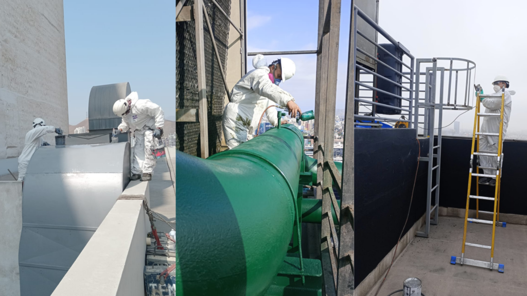 Técnico aplicando pintura anticorrosiva en una estructura metálica durante el verano con condiciones ideales de clima.
